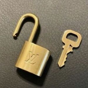 Authentic Vintage $300 Mint Condition Lock and Key—Gold-#308